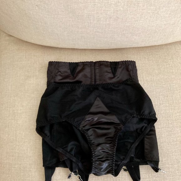 SET Girdle Belt Bizarre and Knickers Maitresse Nouveau WHAT KATIE DID - Picture 9 of 9